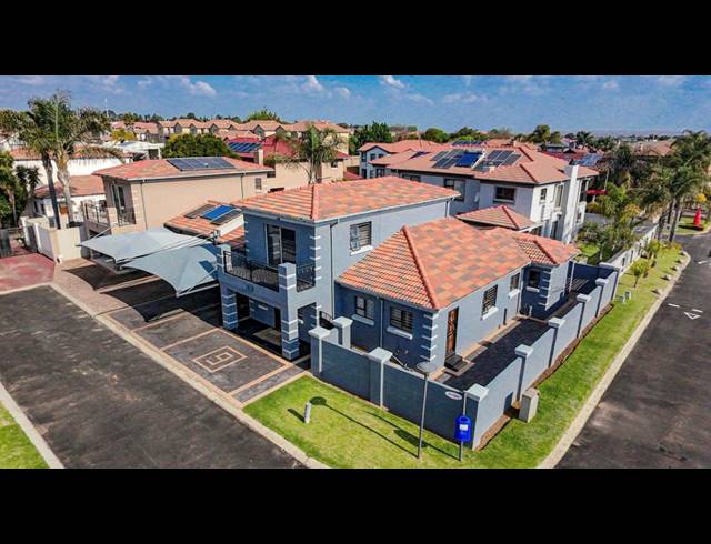 3 BEDROOM HOUSE FOR SALE IN SONNEVELD